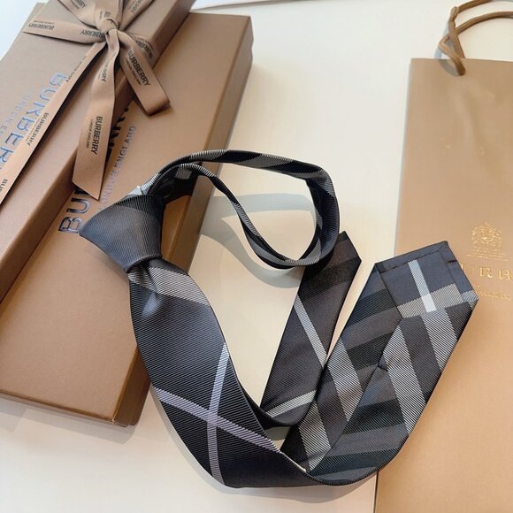 Burberry Men's Tie - Picture 2 of 4